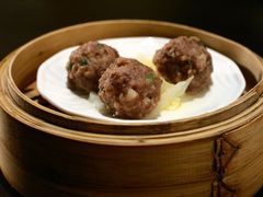 牛肉时蔬球：看名字还料想着会不会是一半肉一半蔬菜的比例，上来一看，跟个普通牛肉球差不多，感觉很一般。-广州文华东方酒店·江-由辉师傅主理