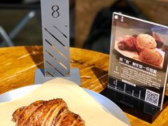 海盐焦糖牛角包-来回·咖啡(天河南店)