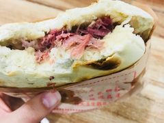 腊牛肉夹馍-杨天玉腊牛羊肉店