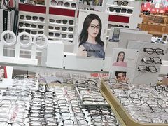 -美式眼镜·授权蔡司.依视路.尼康.豪雅.明月(人民广场店)