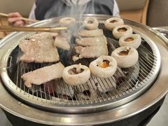 -围炉肉舍•炭烤活鳗•丹东海鲜烤肉(步行街店)