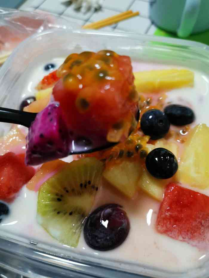 不得不说冬天的水果真的太难吃了,唉,猕猴桃和凤梨齁酸,西瓜也不甜,水