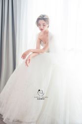 -艾朵婚纱