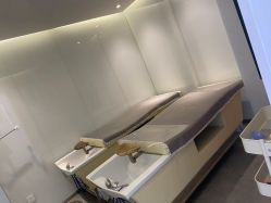 -LESSMORE科技头皮理容中心