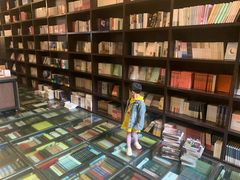 -钟书阁(松江泰晤士小镇店)