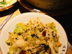 干红薯叶炒包菜-吃饭皇帝大土家民族菜(正大广场店)