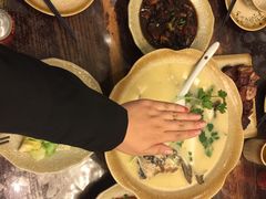 砂锅鱼头-75幢私房菜馆