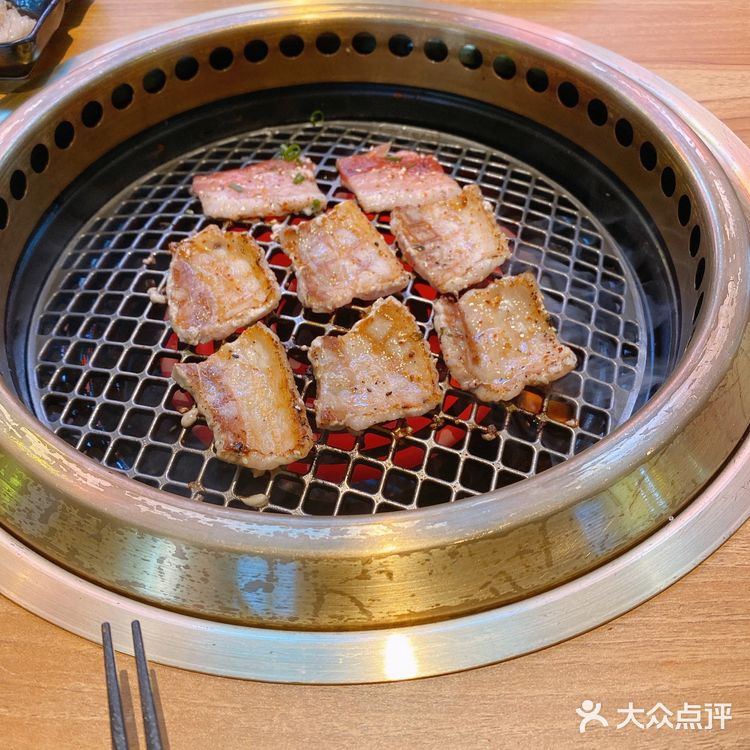清河沉浸吃肉的快乐来咯!