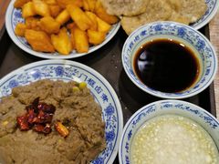 老北京炸灌肠-门框胡同百年卤煮(新街口店)