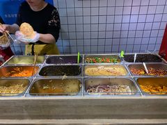 自助取餐区-三兄弟高炉烧饼