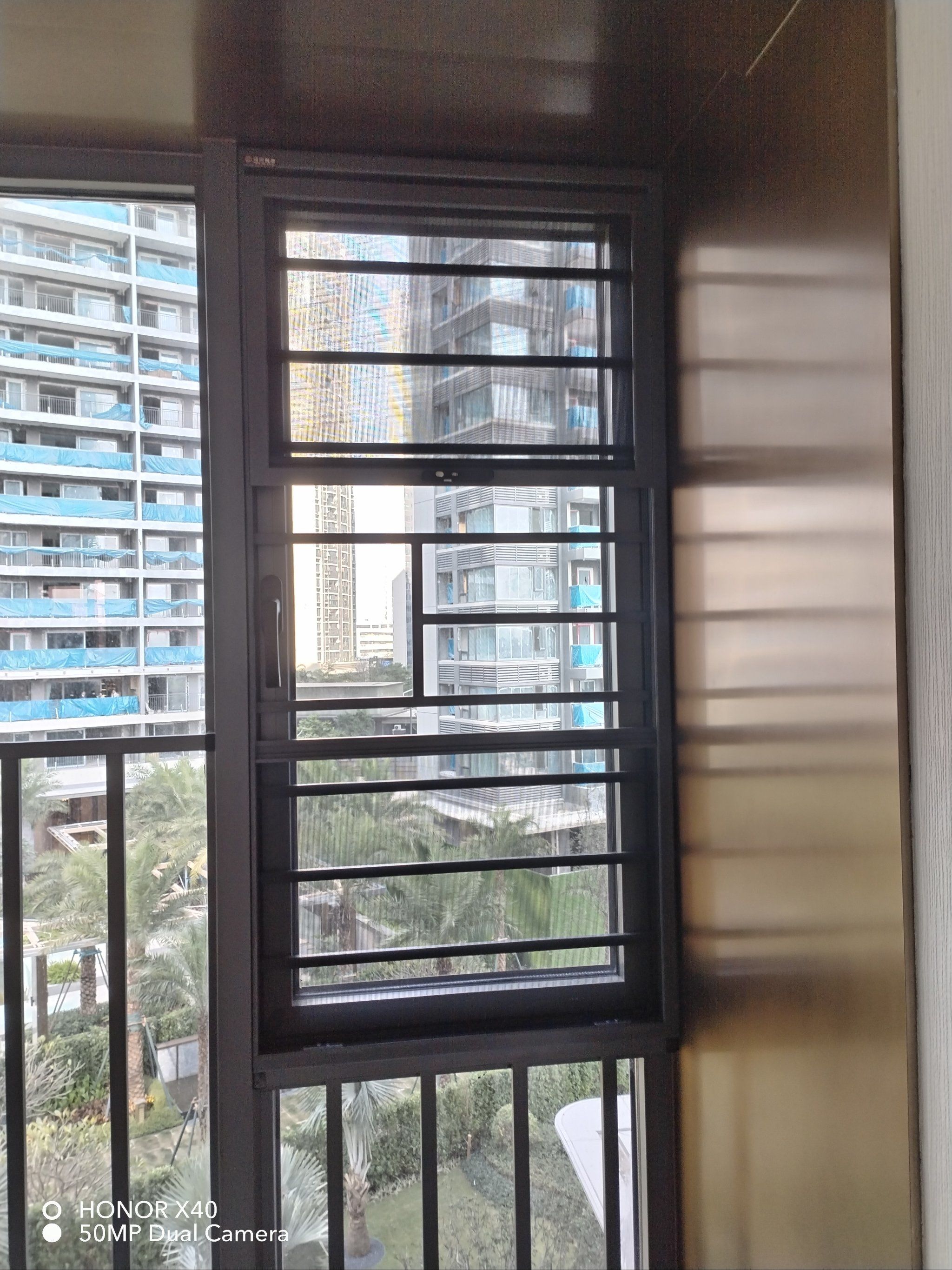 激光焊接三节纱窗