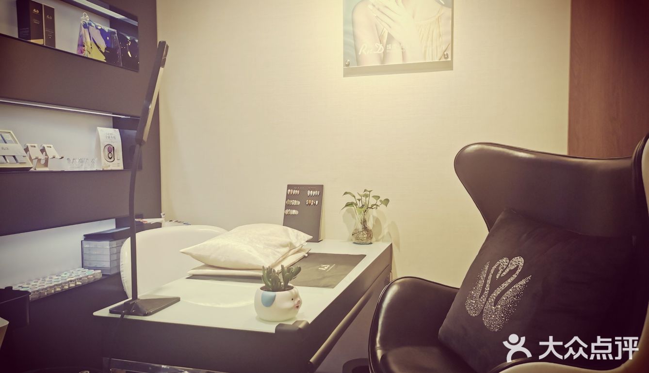 [爱心]新年红紫丁香搭猫眼[指甲油]穿戴美甲