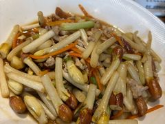 花生芽-头上红煨盐鸡·非遗院子餐厅