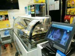 -周黑鸭(郑州中原区华山路中原万达沃尔玛店)