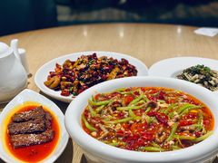 传统泡椒牛肉丝-渝信川菜 · 川味家常菜(财富购物中心店)