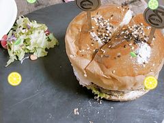 -HIGH FIVE哈福手工汉堡(桂林路店)