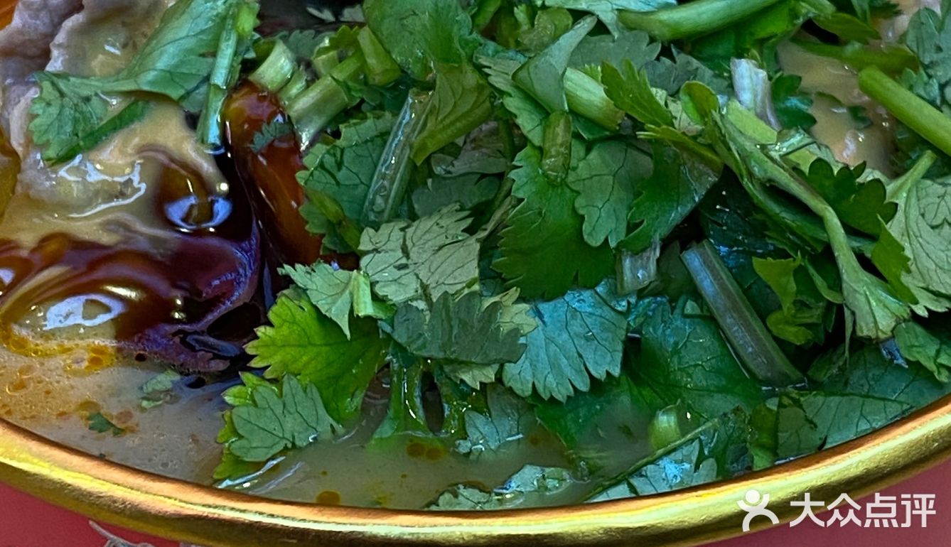 综合对比算是比较便宜了，食材也够新鲜