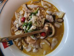 QQ酸汤鱼-蜜桃餐厅·伴山(湖滨商业街店)