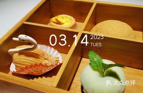 Black Vinegar Baked Barbecue Pork Bun