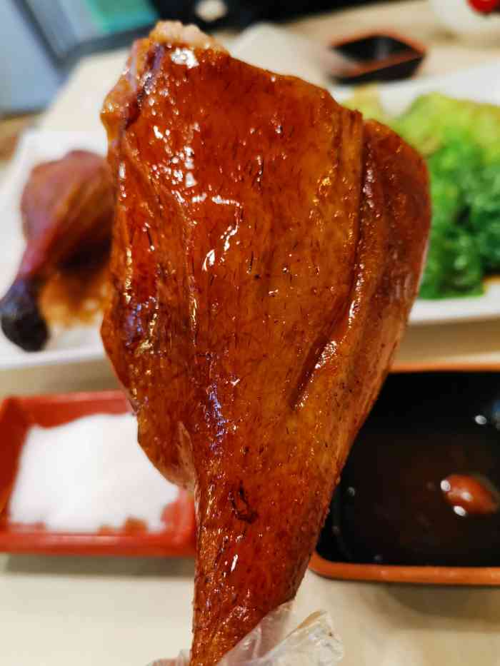 利苑港式烧鹅饭-"利苑港式烧腊位置在兰花广场附近 龙苑里.