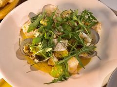 温热海鲜沙拉配牛油果-Mercato莫卡多露台餐厅与酒吧(K11店)