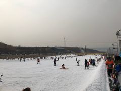 -采薇庄园四季滑雪场