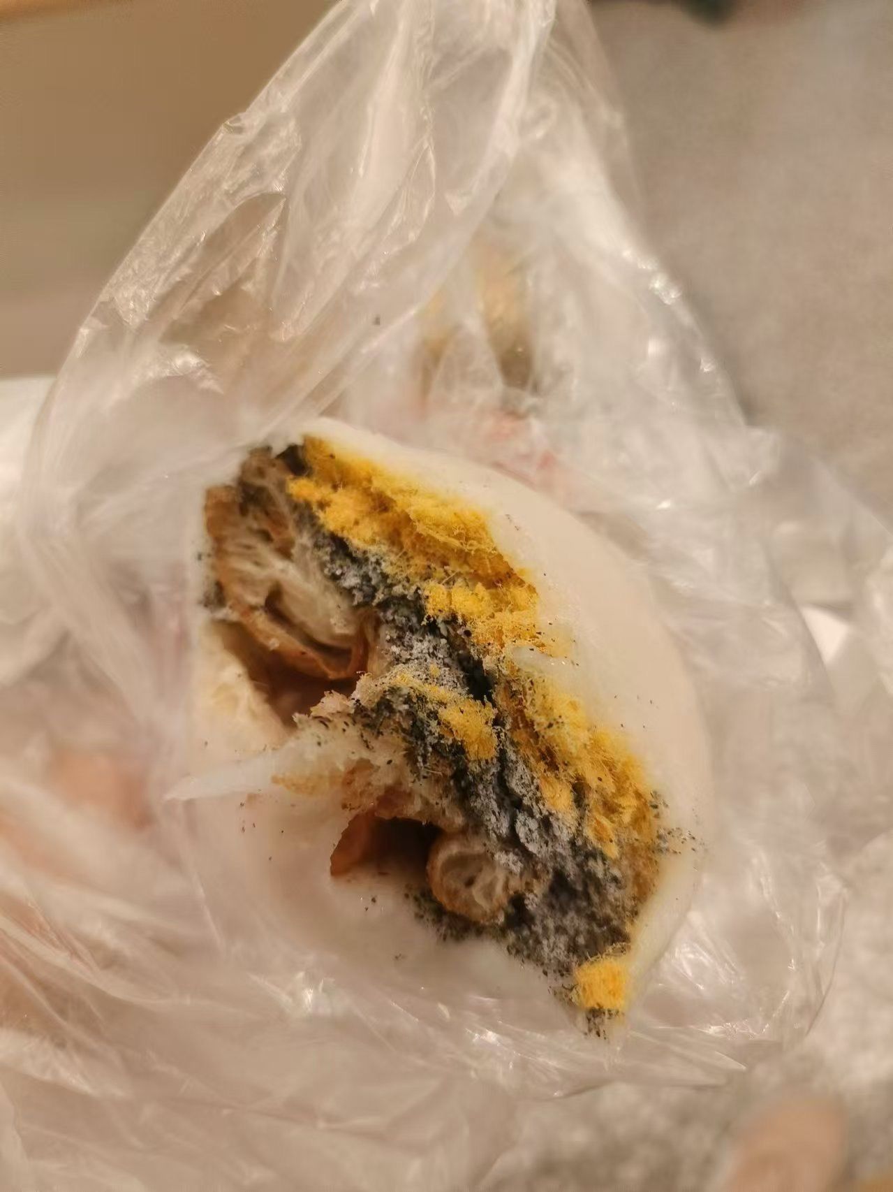 虹口糕团厂的年糕团还是要看店的,有的店会