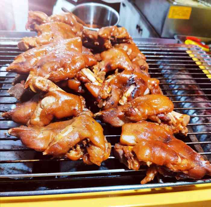 兴·八戒烤猪蹄(国庆路店)-"我只能说猪毛没弄干净,辣椒辣到怀疑人生