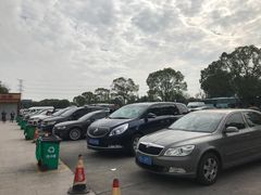 -平望服务区·停车场