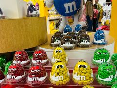 -m豆巧克力世界(上海世茂广场店)