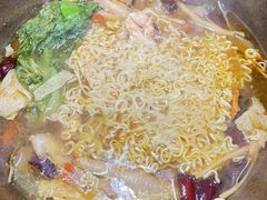 三鲜华丰伊面-威邵鸡煲(西华路总店)