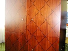 这是豪华套房内的大柜子-上海明天广场JW万豪酒店