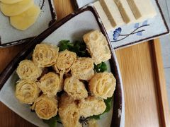 -毛辣果·贵州红酸汤牛肉火锅(西单店)