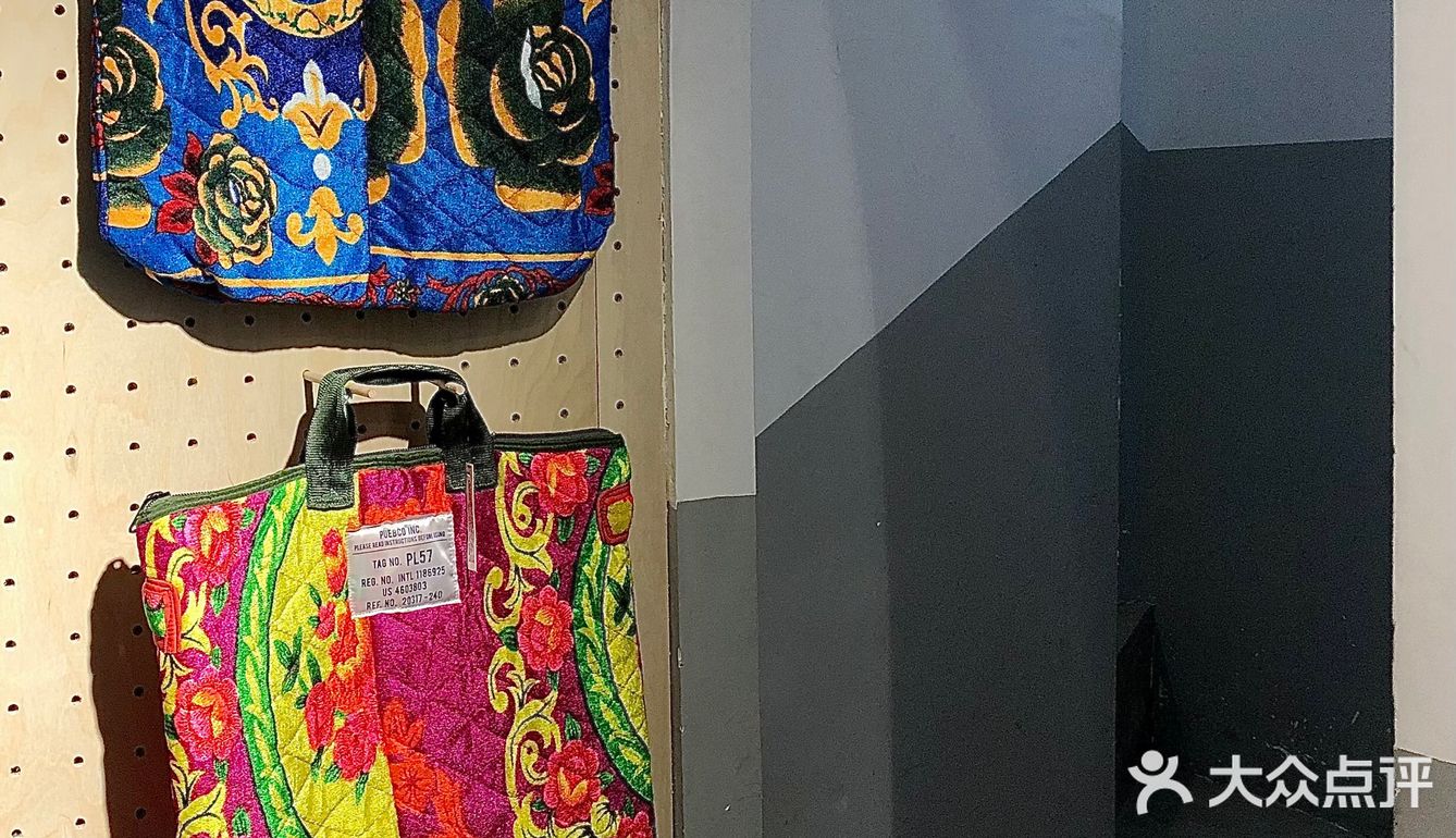 价格一两百的买手店真滴也是非常难找..[胜利]