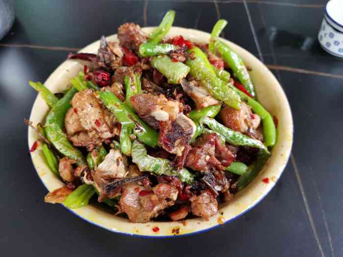 东观辣子鸡-"一家老字号下饭神店在南充办事 午饭时间.