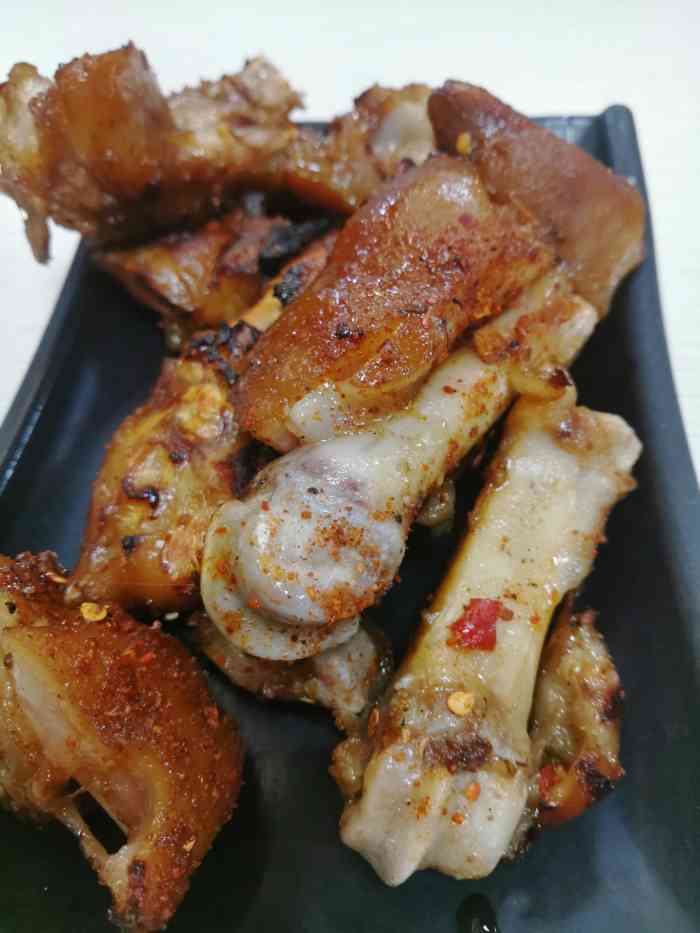 懒媳妇建水兄弟鸡脚王烧烤(尚家营店)-"阿伦探店9115911591