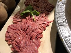 -茅草房·河畔园林火锅