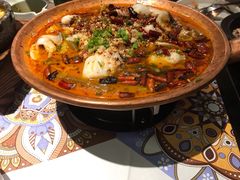 香辣酸菜黑鱼火锅-云海肴·汽锅鸡·云南菜(美罗城店)