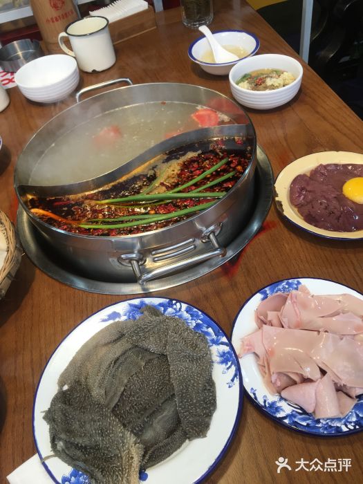 赞花婆鲜兔辣卤火锅鸳鸯锅图片