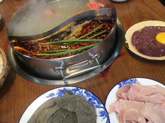 鸳鸯锅-赞花婆鲜兔辣卤火锅