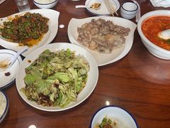 酱爆洋白菜盖饭-恩宏德餐馆(平山道店)