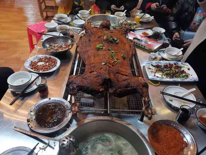 荷清水香烤全羊(关山佳园路店)-"家人们的大聚会.