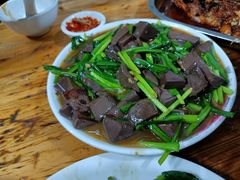 韭菜猪血-海口滨海新村143号海南老字号炒菜店