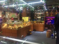 -灵彩珠宝(朗香街店)