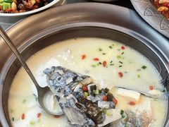 浓汤鱼头-浔味·山屿湖·正宗全鱼宴老字号