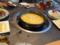 -大匠工房古船木艺术餐厅·猪肚鸡专门店(长白仙岛店)