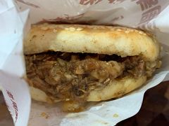 烧饼夹肉-穆得·老周家牛肉烧饼(普利街店)