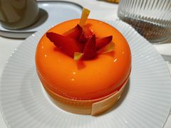 葡萄柚草莓萨伐仑松饼-潮一不贰·法式甜品·生日蛋糕·西式简餐(外滩店)