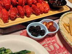 -肥肥虾庄·金牌油焖大虾(汉街SKP店)