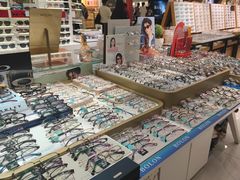 -美式眼镜·授权蔡司.依视路.尼康.豪雅.明月(人民广场店)